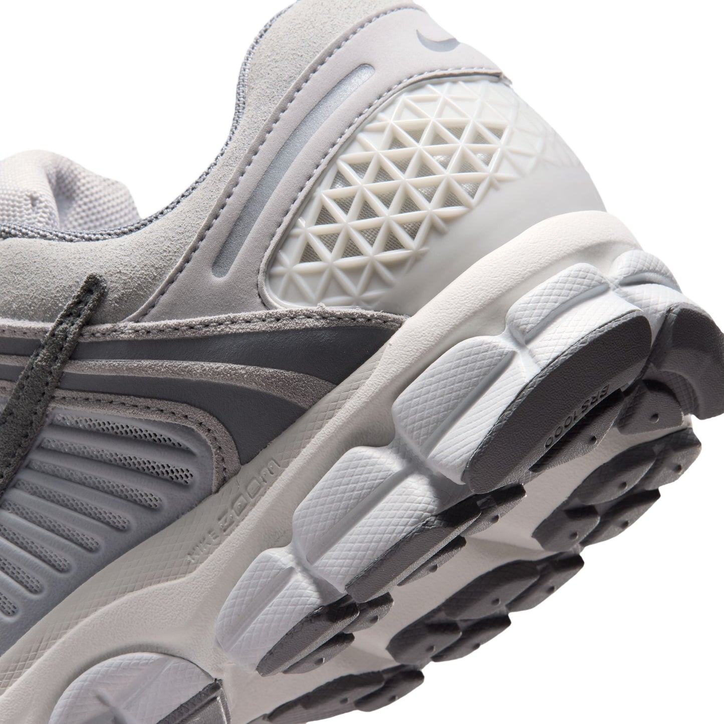 [IV6857-001] Men's Nike Zoom Vomero 5 SE 'Cool grey'